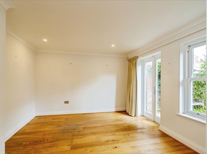 3 Bed Semi-Detached House, Wall Cottage Drive, PO18