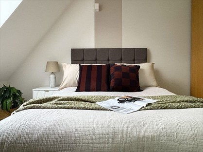 Studio Flat, Gravity West Court, TW3