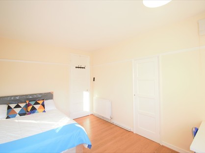 Room in a Shared Flat, Frithville Gardens, W12