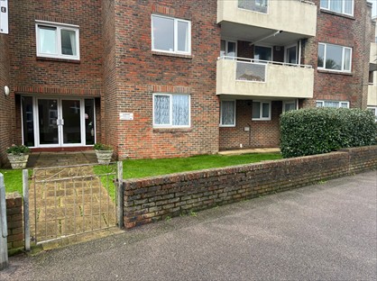 2 Bed Flat, De La Warr Parade, TN40