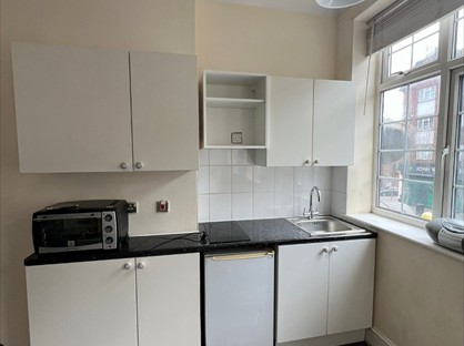 Studio Flat, Parade Mansions, NW4