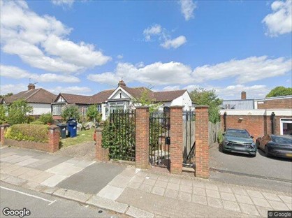 5 Bed Semi-Detached House, Eastcote Lane, UB5