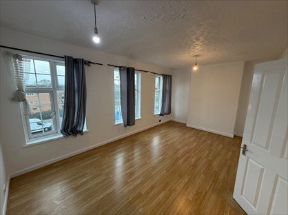 3 Bed Flat, Western Avenue, W3
