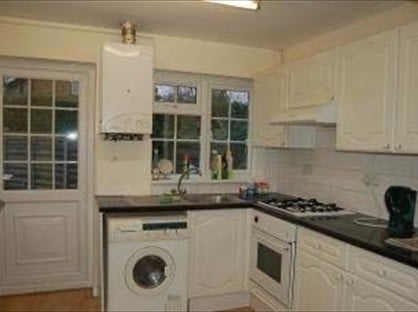 4 Bed Semi-Detached House, Rockingham Close, UB8