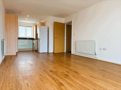 2 Bed Flat, Ashwood Place, SL3