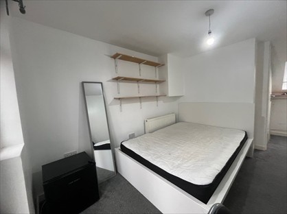 Room in a Shared House, Kenley Road, SW19