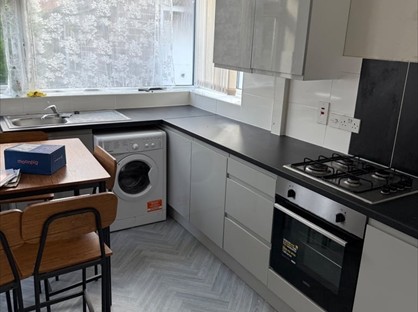 5 Bed Semi-Detached House, Bury, BL9