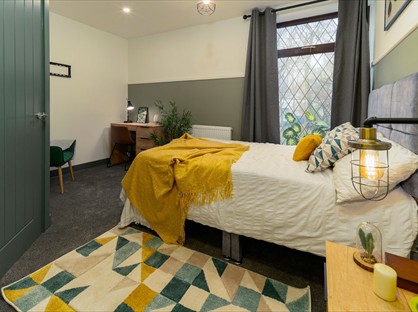 Room in a Shared House, Ashton Road, SK14