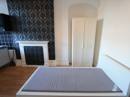 Studio Flat, The Broadway, SW19