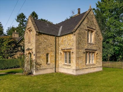 2 Bed Detached House, Church End, LN5
