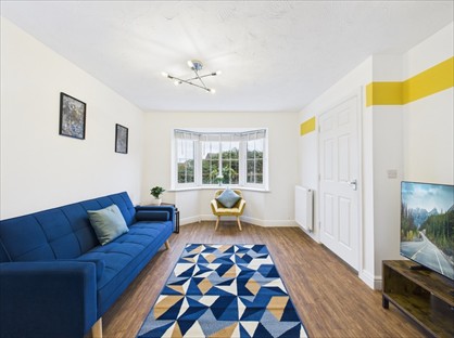 5 Bed Semi-Detached House, Lowry Close, NN18