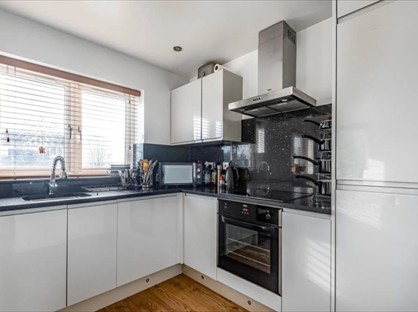 1 Bed Flat, Raven Square, GU34