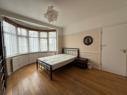 Room in a Shared House, Pymmes Green Road, N11