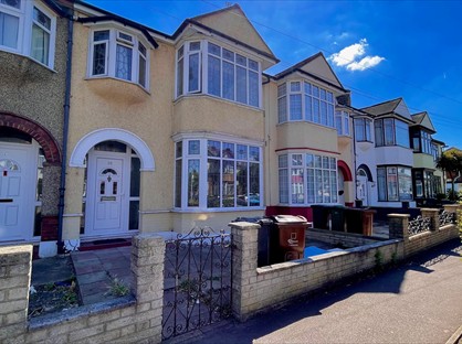 3 Bed Terraced House, Woodbridge Road, IG11