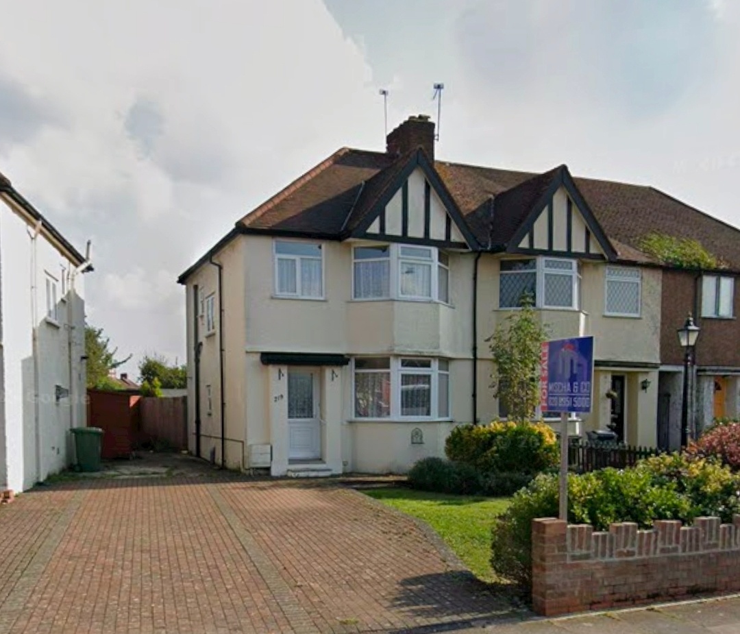 Studio Flat, Camrose Avenue, HA8