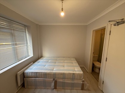 Studio Flat, Thorn Close, UB5