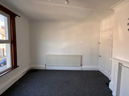 1 Bed Flat, Canterbury Street, ME7