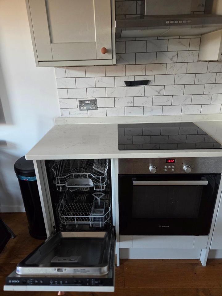 2 Bed Flat, Cambridge, CB4 photo 3