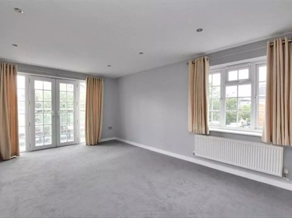 3 Bed Flat, Brompton Court, BR1