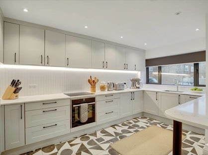 4 Bed Terraced House, Ravensdale Gardens, SE19