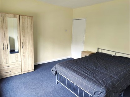 Room in a Shared House, Cedar Grove, W5