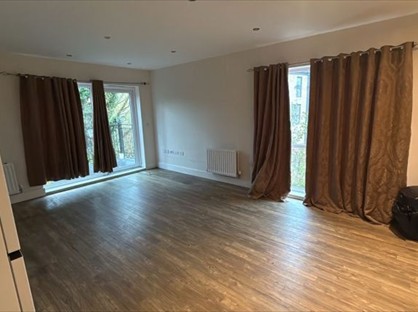 2 Bed Flat, Parchment Close, CR4