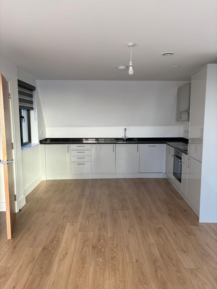 Barnet - 3 Bed Penthouse, High Street, EN5 - To Rent Now for £2,800.00 p/m