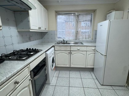 2 Bed Flat, Deacons Close, HA5
