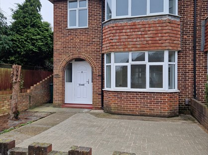 3 Bed Semi-Detached House, Commercial Road, TW18