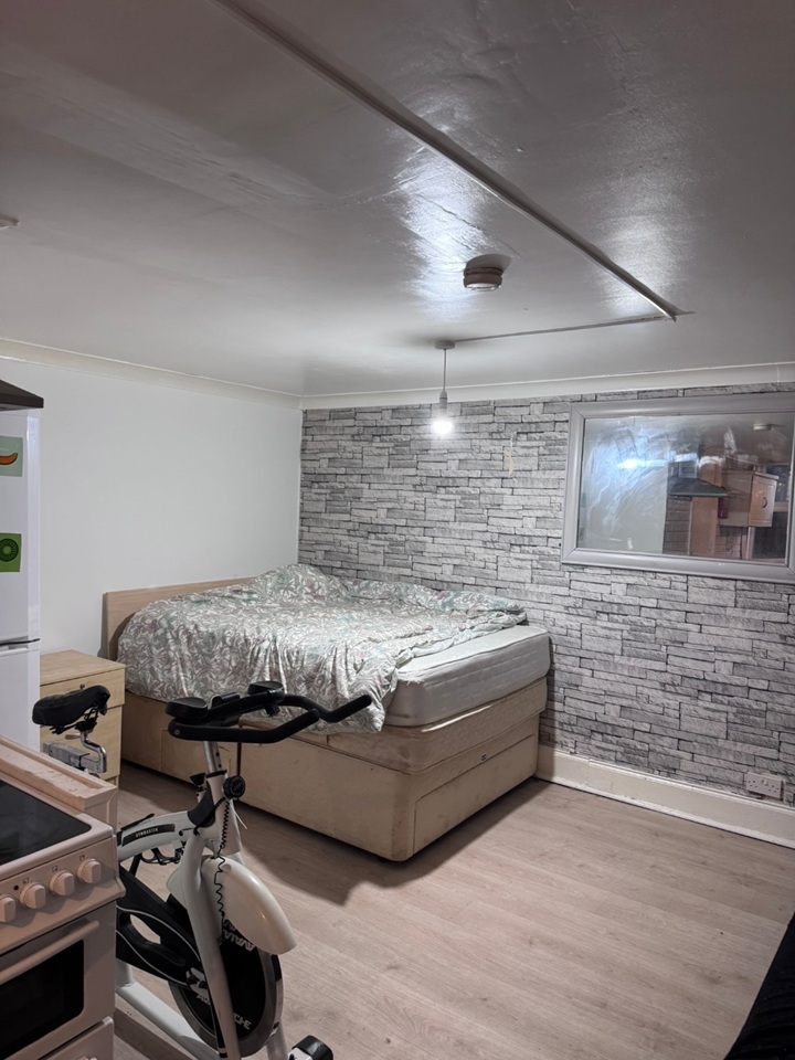 Additional image 2 of Studio Flat, Basement Studio, LS12, N1 7GU