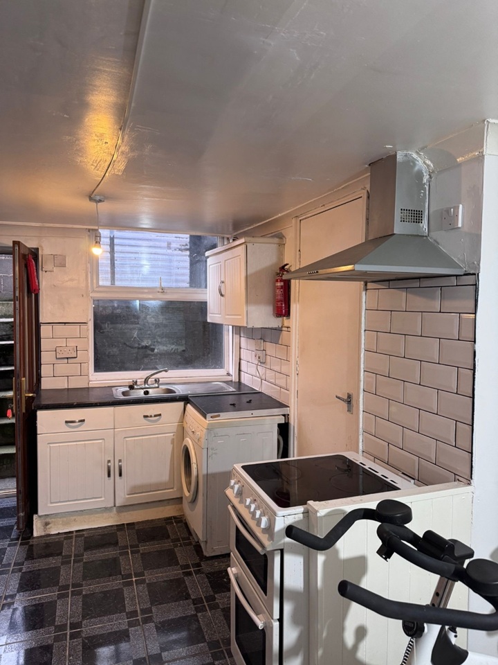 Additional image 6 of Studio Flat, Basement Studio, LS12, N1 7GU