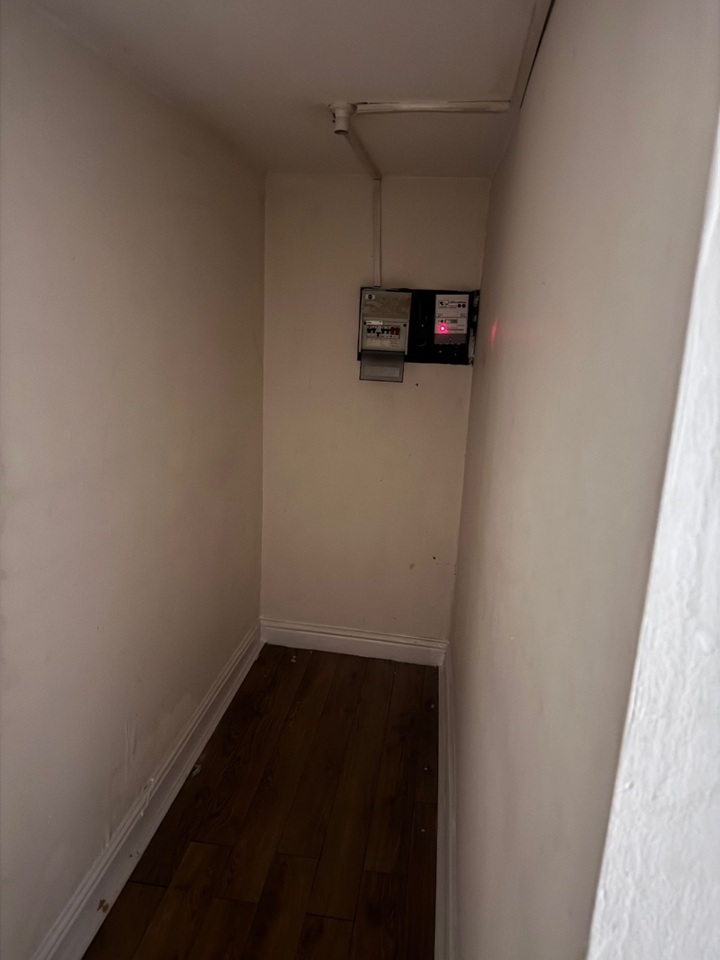 Additional image 10 of Studio Flat, Basement Studio, LS12, N1 7GU