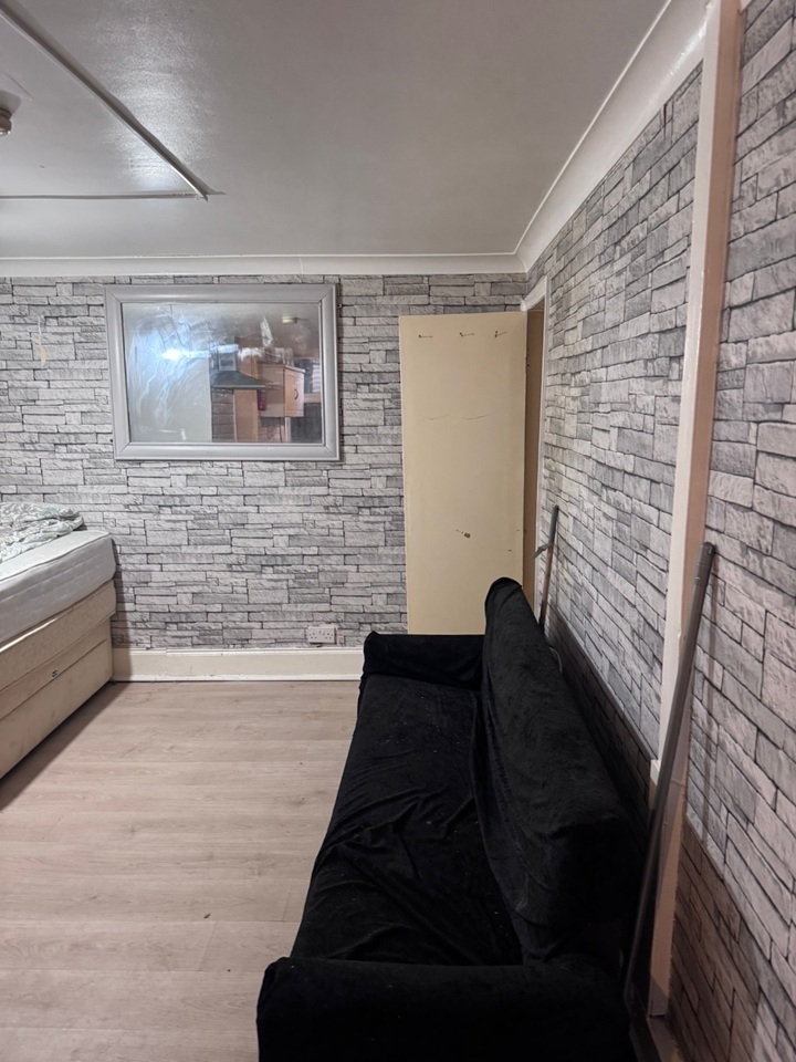 Additional image 12 of Studio Flat, Basement Studio, LS12, N1 7GU