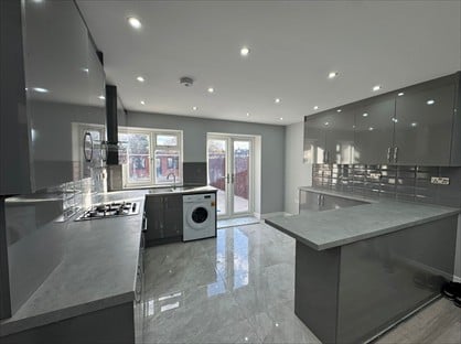 4 Bed Semi-Detached House, Swan Road, TW13