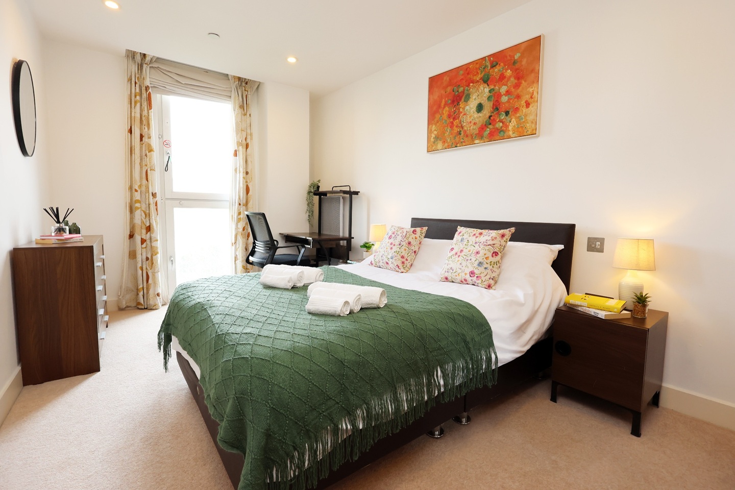 1 Bed Flat, The Hayes, CF10 photo 5