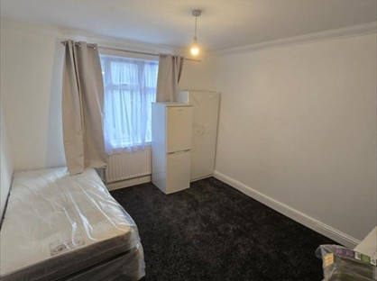 Room in a Shared House, Hickman Road, RM6