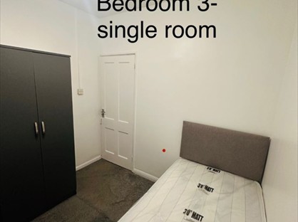 Room in a Shared House, Chafford Walk, RM13