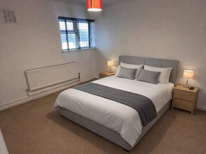 Room in a Shared Flat, The Dashes, CM20