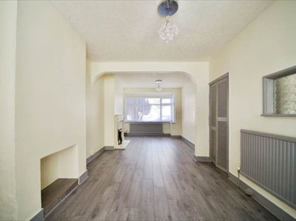 3 Bed Detached House, Ilford, E12