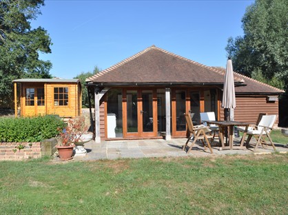 2 Bed Bungalow, Blackgate Lane, RH20