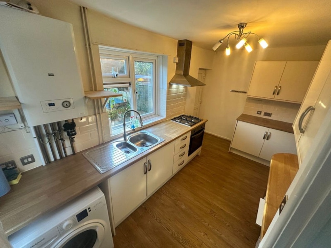 2 Bed Semi-Detached House, Myrtle Road, SO16, N1 7GU