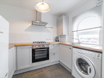 2 Bed Flat, Wellington Road North, SK4