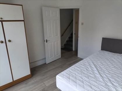 Room in a Shared House, Frederick Road, SM1