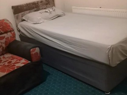 Room in a Shared House, Reginald Road, B8