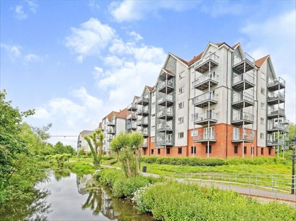 2 Bed Flat, Westwood Drive, CT2