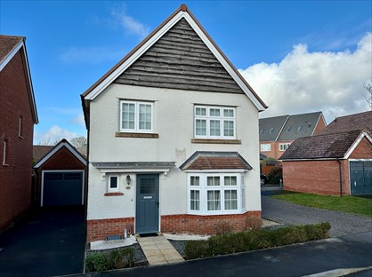 3 Bed Detached House, Ouzel Chase, RG12