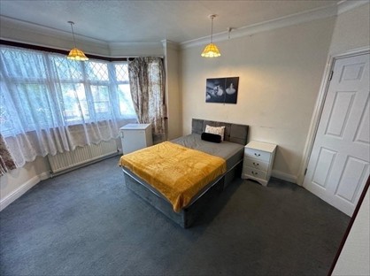 Room in a Shared House, Kingsmere Park, NW9