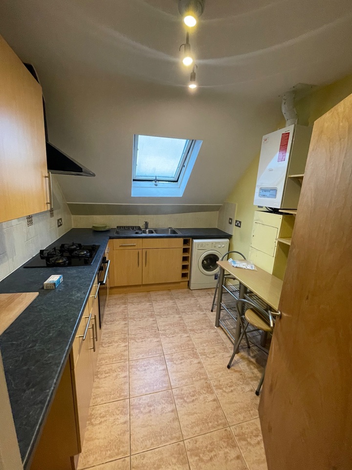 1 Bed Flat, Thornbury Avenue, SO15