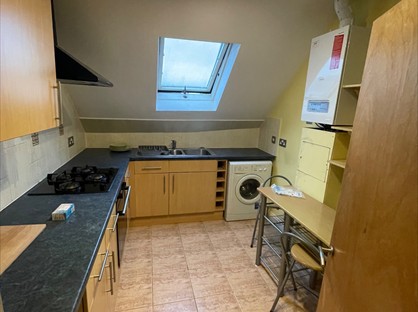 1 Bed Flat, Thornbury Avenue, SO15