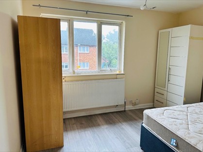 Bedsit, Wooburn Close, UB8